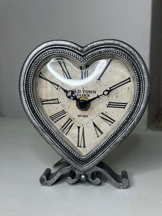 Orologio a cuore shabby chic