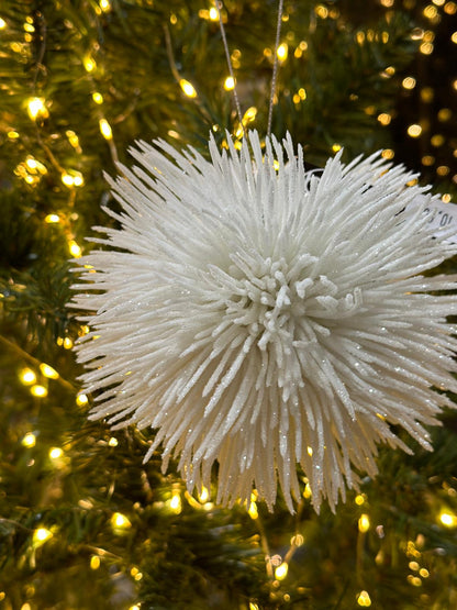 decoro innevato per albero