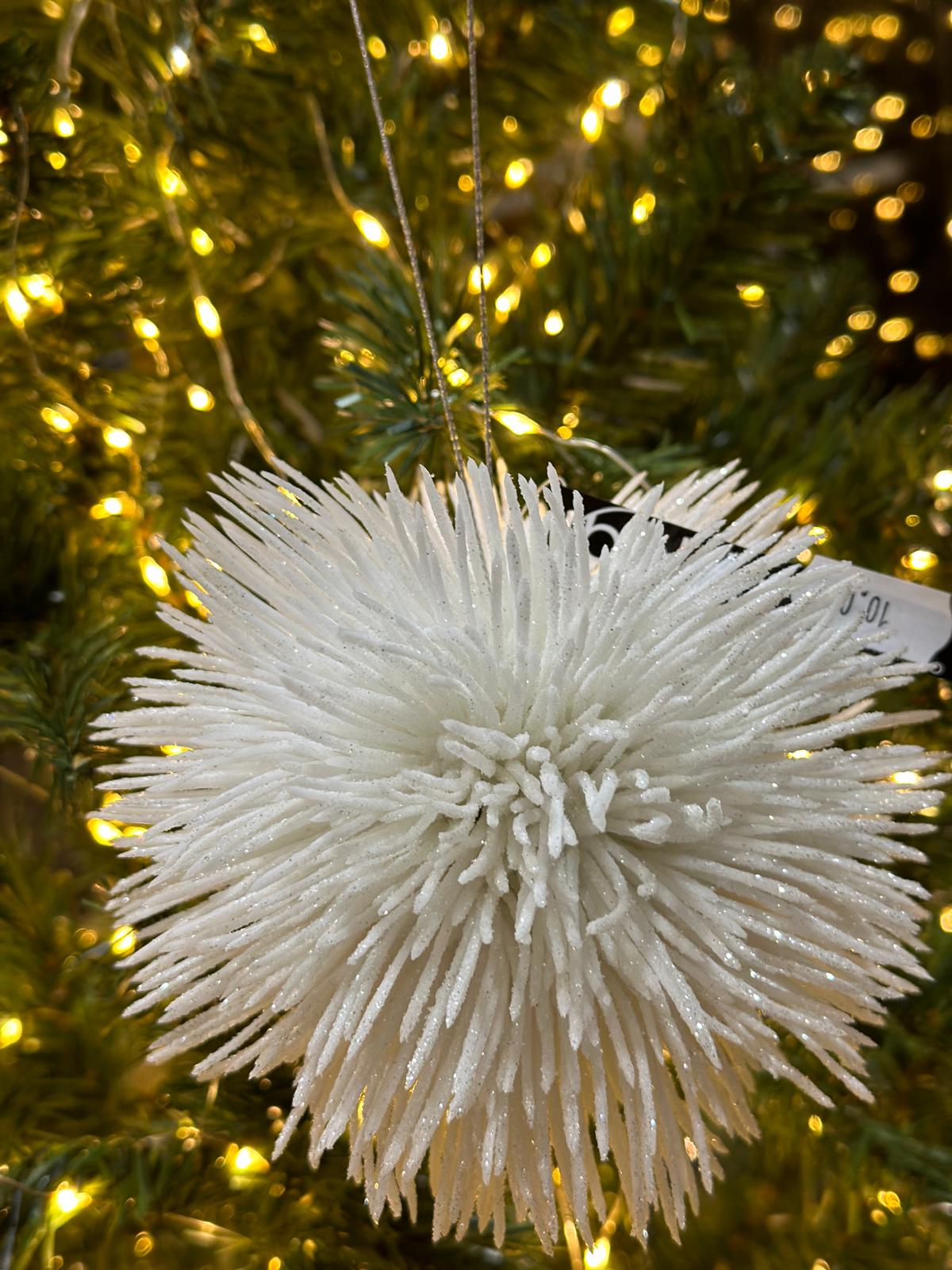 decoro innevato per albero