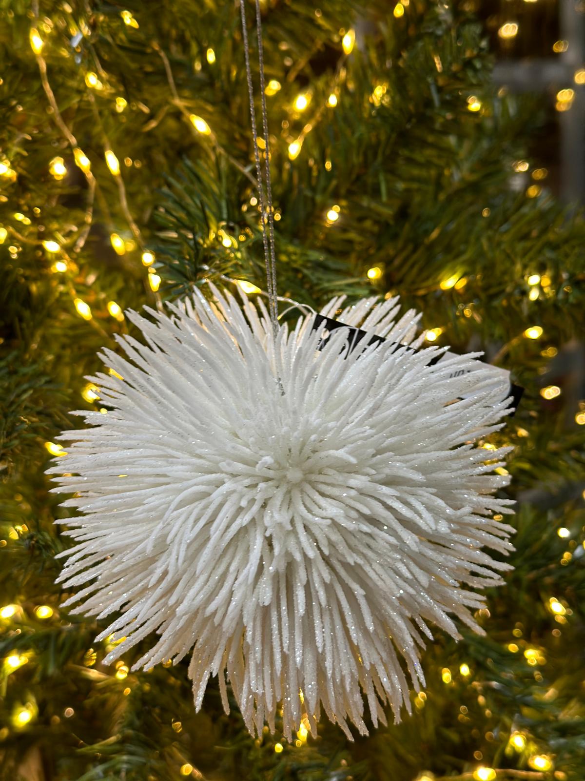 decoro innevato per albero