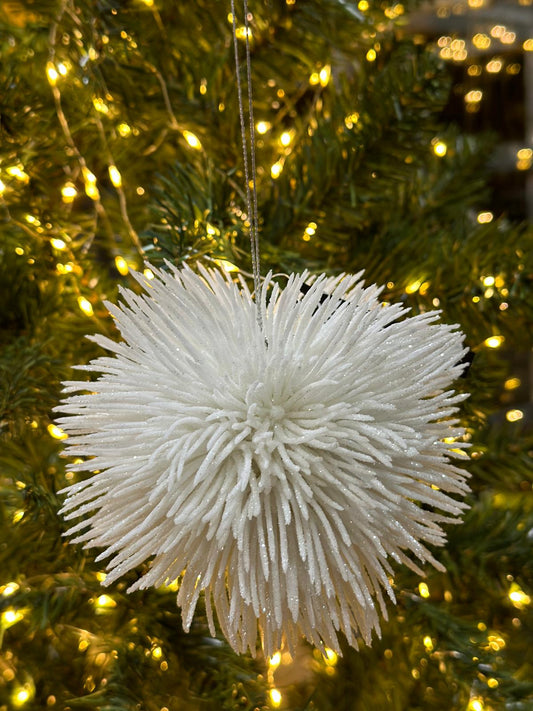 decoro innevato per albero